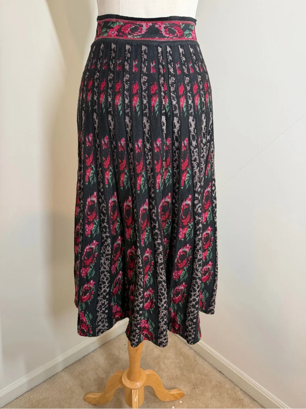 Cecilia Prado Anthropologie Roselle- SZ M- Black Red Pleated Midi Sweater Skirt